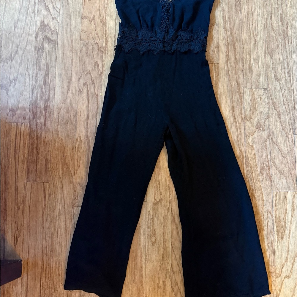 Elegant Lulu’s Black Lace Capri Jumpsuit